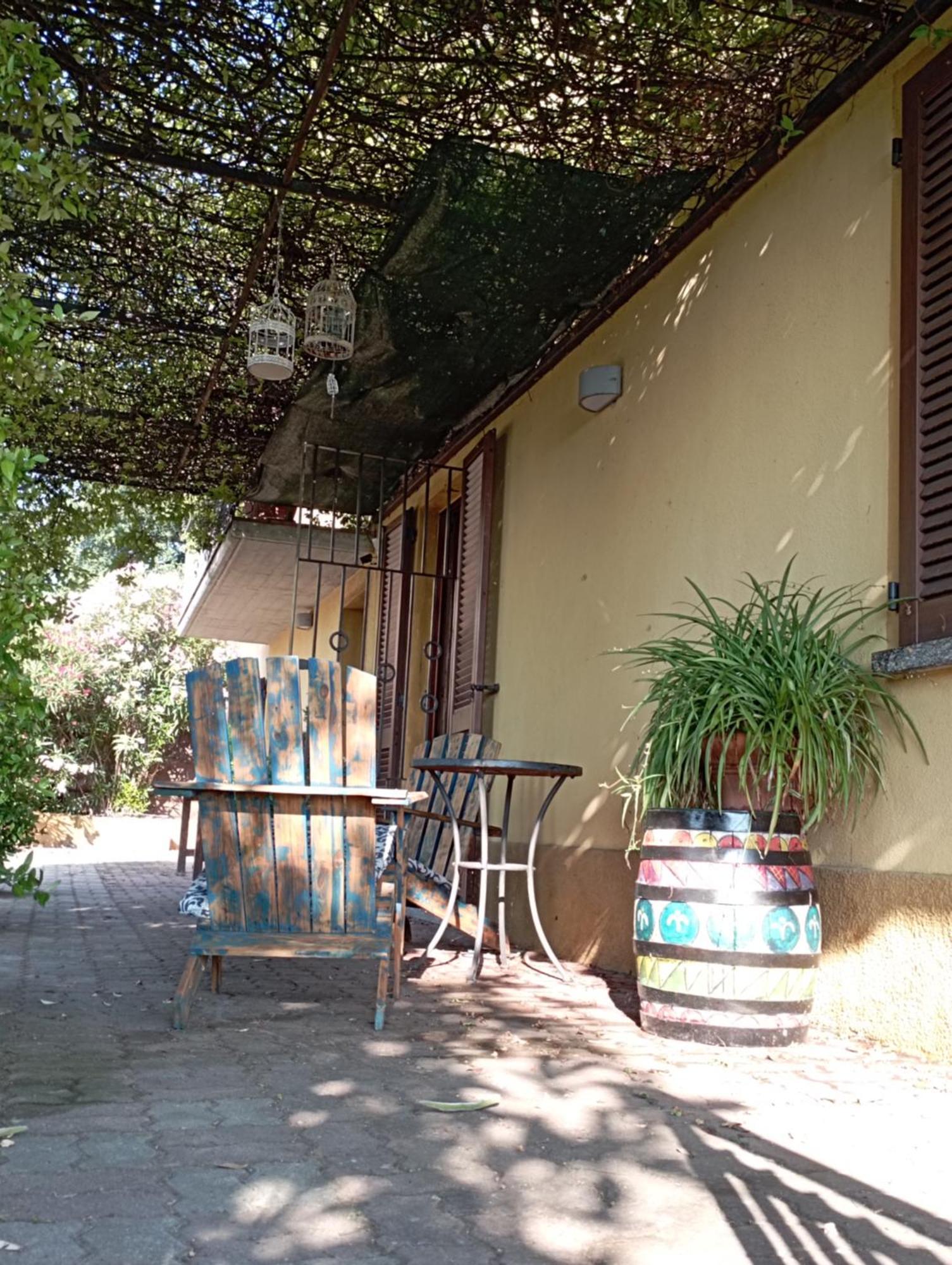 Casa Vacanza Il Colle Del Vento Calosso Luaran gambar