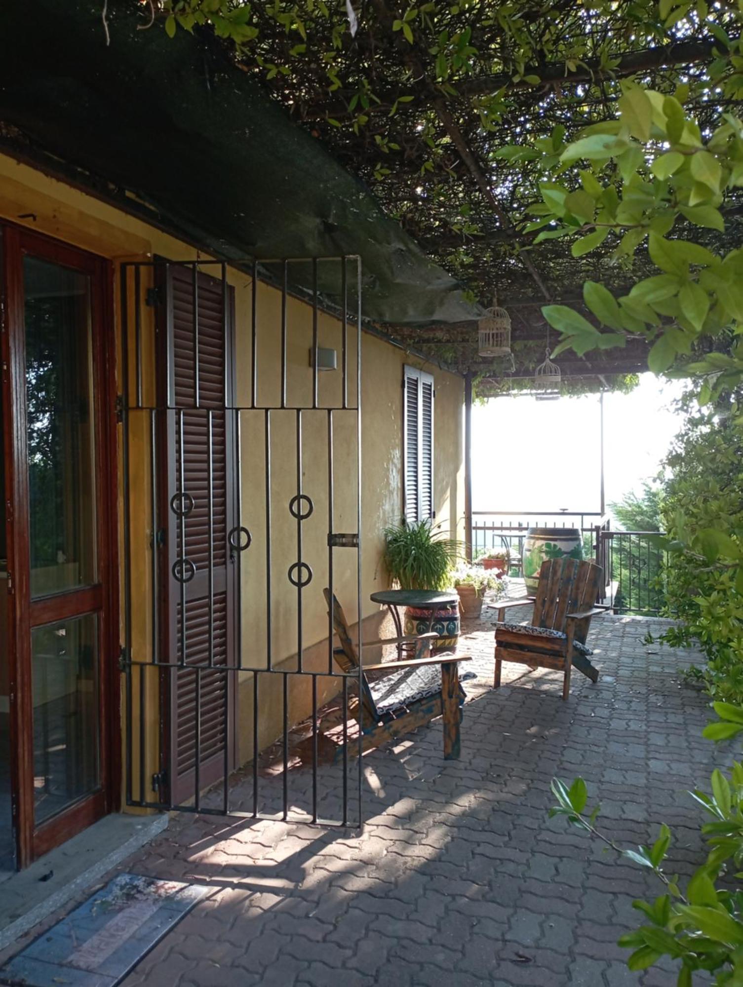 Casa Vacanza Il Colle Del Vento Calosso Luaran gambar
