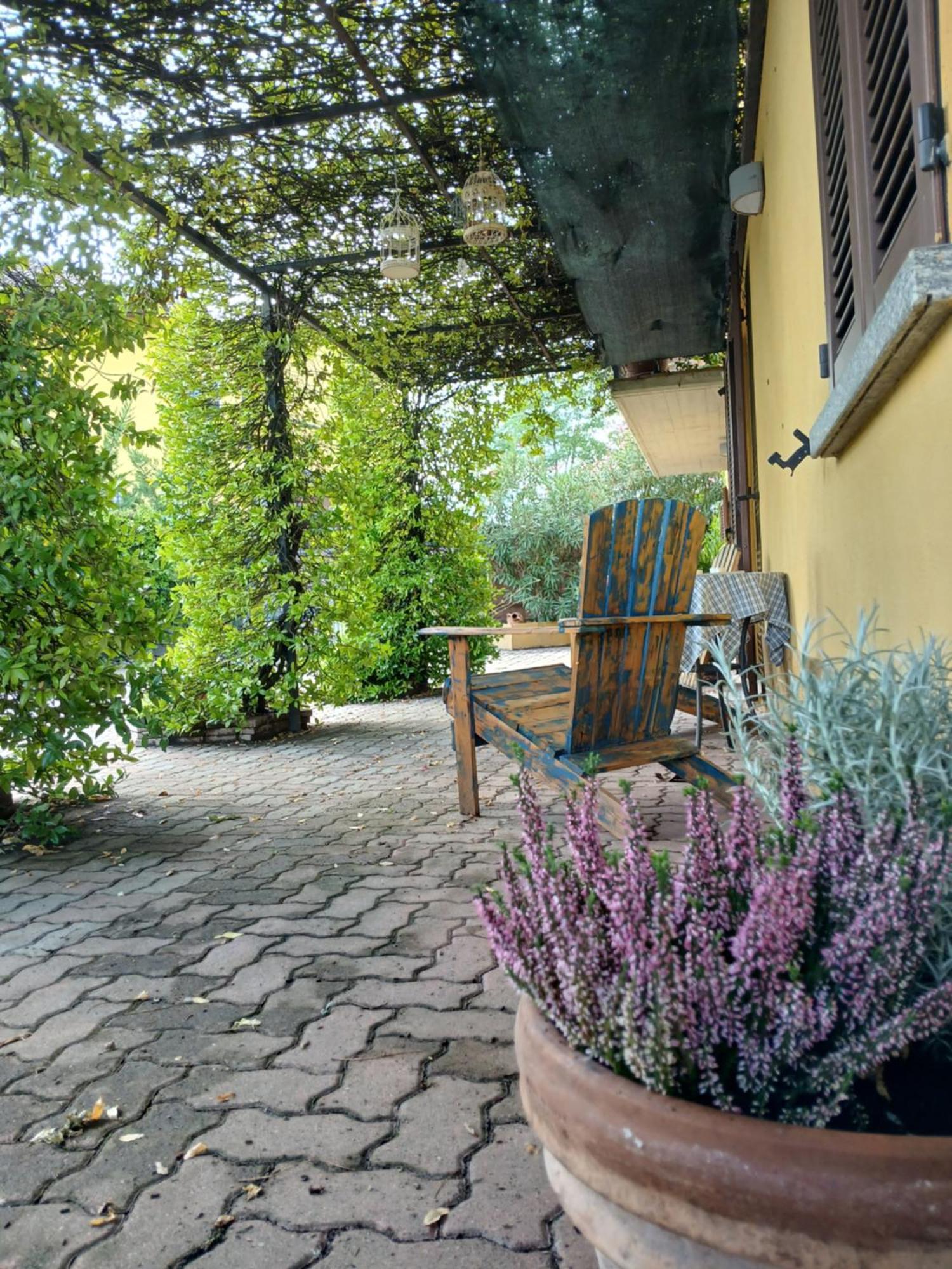 Casa Vacanza Il Colle Del Vento Calosso Luaran gambar