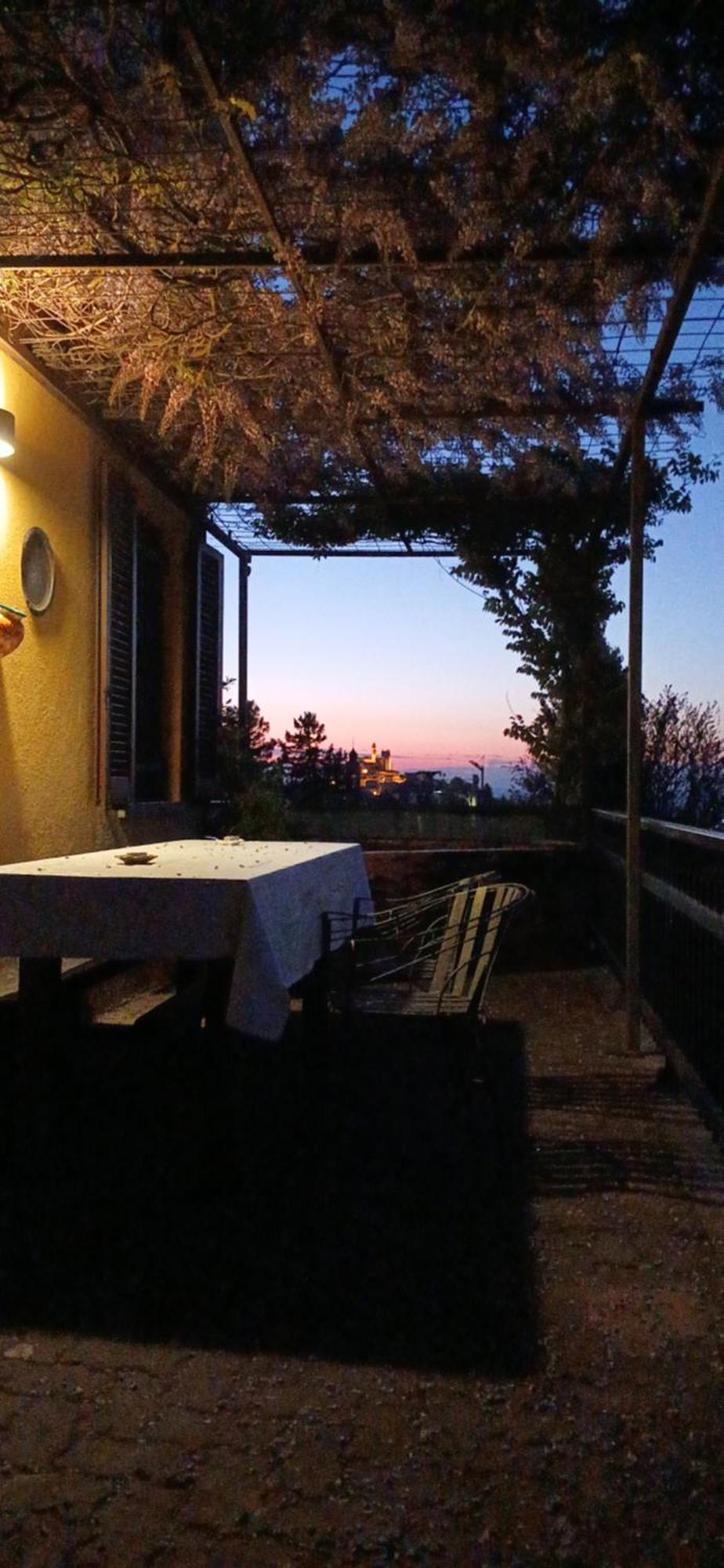 Casa Vacanza Il Colle Del Vento Calosso Luaran gambar